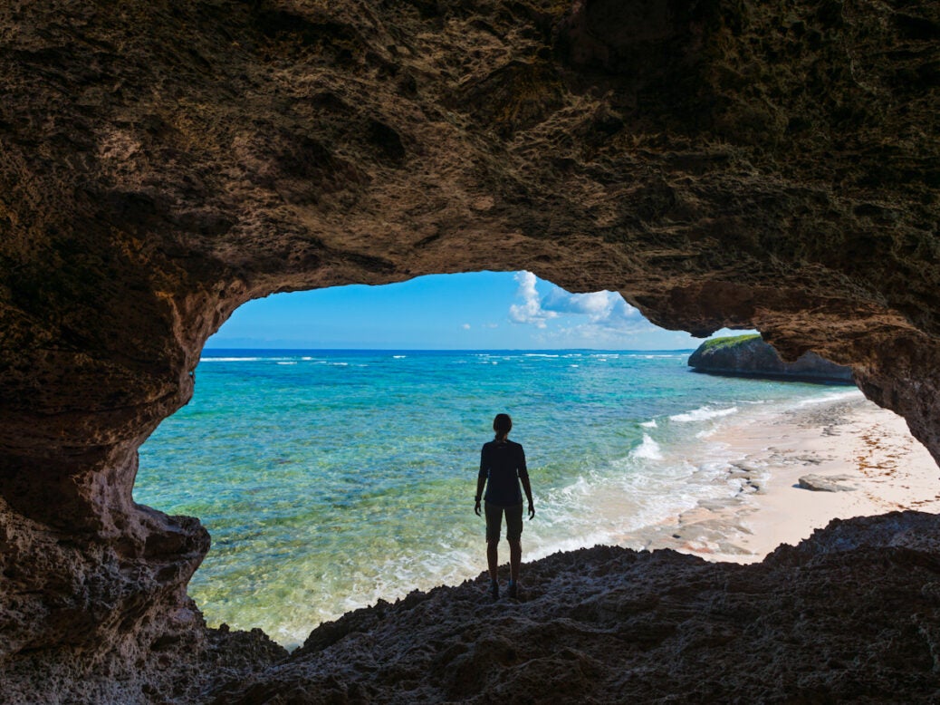 beach-cave-tourist